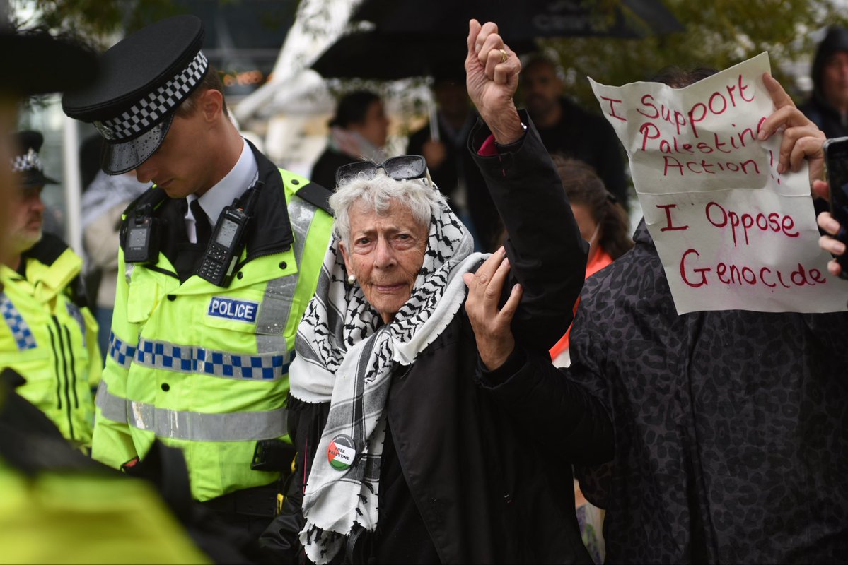 DefendOurJuries's tweet photo. BREAKING: 94 year old Jewish human rights barrister, Margaret Owen arrested under the Terrorism Act outside @andyburnham’s Labour Party conference.

UK taxpayers are funding these arrests while masked men terrorise the streets in coastal towns.

Lift The Ban on Palestine Action. https://t.co/vdSIO7MyDn