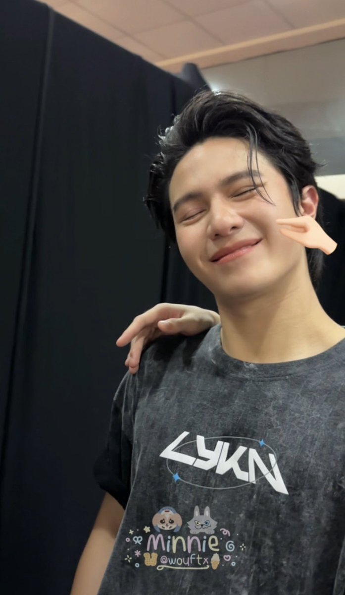 wouftx's tweet photo. I’ve been manifesting being able to capture William’s Chowon smile with my own camera for so long 🥹🥹 

When will I get to see William again 😭🤍

#LYKNDuskAndDawnxHoChiMinhCity
#williamjkp https://t.co/MRxstXm6zh
