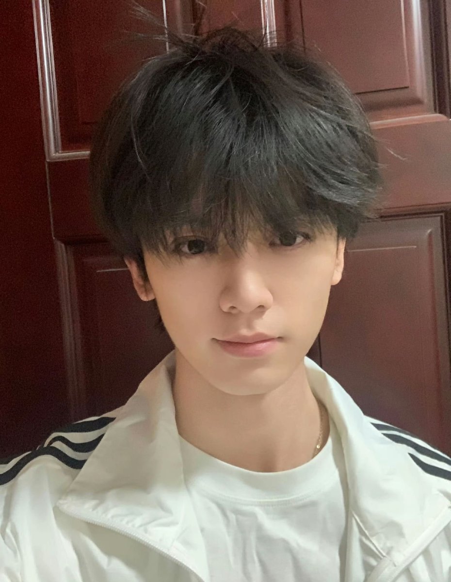 meio0522's tweet photo. 写了一篇哥妹，全篇完全梦话来的 当个乐子看看 别骂我好吗我有那个菠萝心。不知道配啥图片，就放了张我最喜欢的，哥哥真的帅死了…
密码0000
https://t.co/lzpniArvRM https://t.co/LBatMC6Fcb