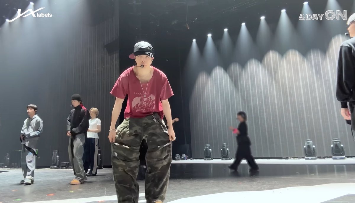 summerclouds14's tweet photo. 千葉1日目pic4枚
1日目と2日目でそれぞれ長尺やし、なるべく全員と撮ろう📸と意識してるのシゴデキすぎね……߹𖥦߹👍🏻
裸眼なのにおめめキュルキュルでかわいーー߹𖥦߹🐶👁️♡ https://t.co/CkLil5jVI1