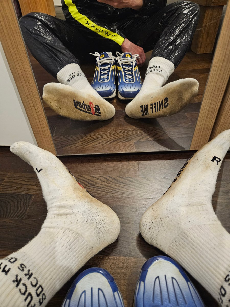 smelly_sox_fan's tweet photo. The smell of @masterkiffsox sox is amazing 😛 @sk8erboy_com @twinkx_official 
#smellySox #gaysox #sniff #stinkysox #gayberlin https://t.co/G7RnWO2Fh5