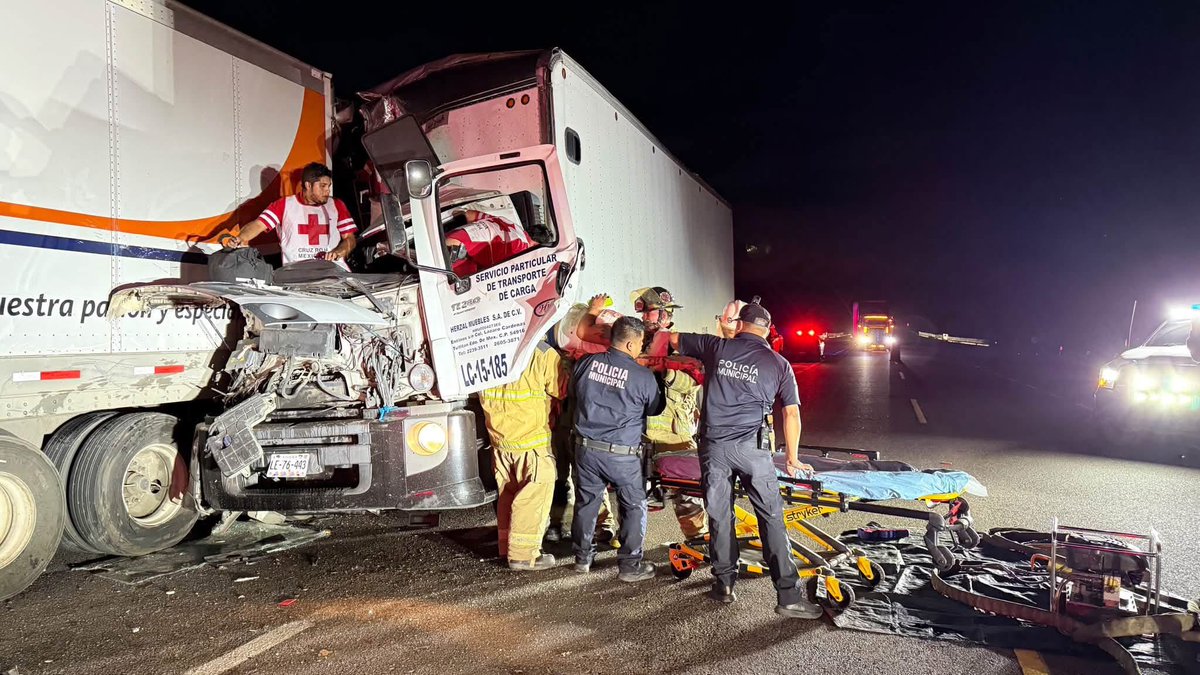 alchilelasnotic's tweet photo. #CaborcaSonora Accidente carretero en el Km.155 Caborca-Sonoyta, deja persona lesionada la cual fue atendida por Cruz Roja, Bomberos y Policías para trasladarlo a un nosocomio de Caborca para su atención. https://t.co/NPcUh1mS4n