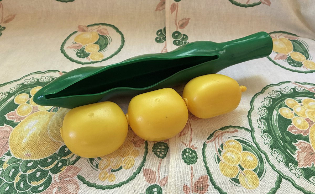 SomewareInTime's tweet photo. Vintage 1974 Playskool Baby Bean Pod Toy #49 Chicago IL Complete 4pc Set Rattle https://t.co/gJXujIZAjt https://t.co/ibvPNM2xV9