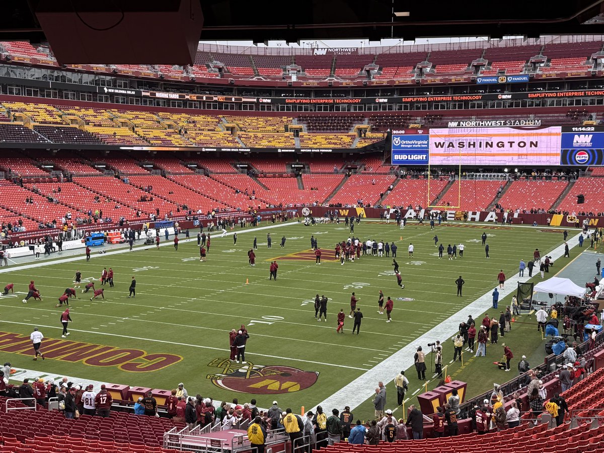 hawkblogger's tweet photo. We are in Washington…in Northwest Stadium…in the rain…and 3000 miles from Seattle.

I’m very confused. https://t.co/EBeUUYVBms