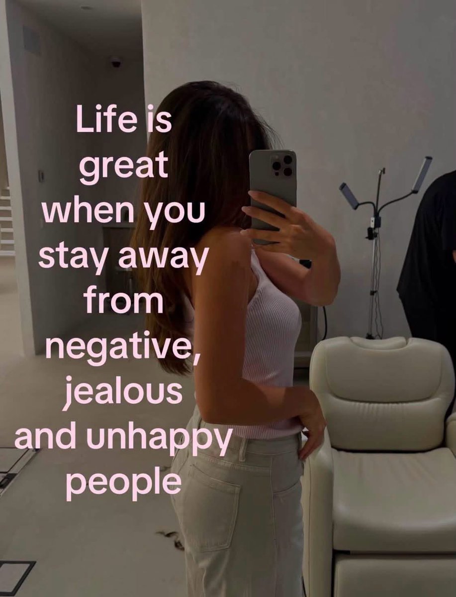 PISCESPRADA's tweet photo. https://t.co/td1ZOSp86i