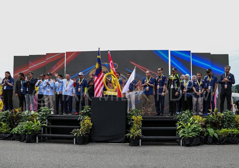 PDRMsia's tweet photo. LTdL 2026: “FLAG OFF” PERINGKAT PERTAMA SHAH ALAM-KAMPAR BUKA TIRAI EDISI KE-30

Bacaan lanjut menerusi pautan berikut, 
https://t.co/hYF0p7Jla9

Jurugambar: Sarjan Aslam Syir Khan Fairuz Khan dan Lans Koperal Syed Muhammad Hafiz Syed Alwi https://t.co/ybB8VpVoc6