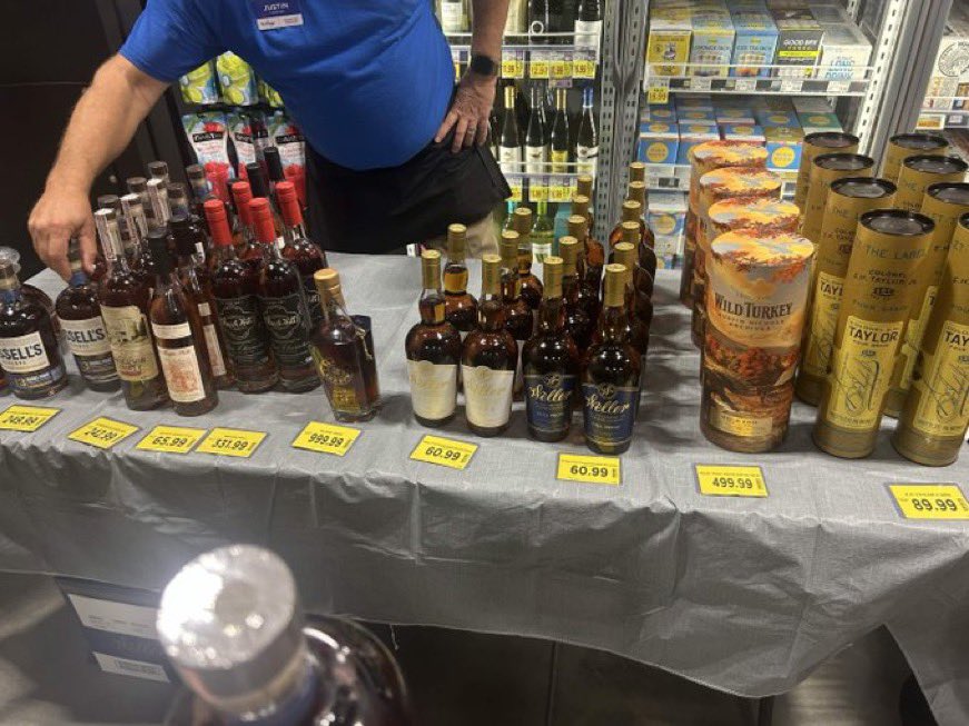 MichealRaylm's tweet photo. Hey Whiskey Fans! Grab premium bourbon bottles this week at a great price. Smooth, rich flavor perfect for sipping. DM me on X the menu and details. Discreet shipping available across the US. Cheers!  #Bourbons #WhiskeyLovers #BourbonWhiskey #CraftSpirits https://t.co/HOe5i9LIzO