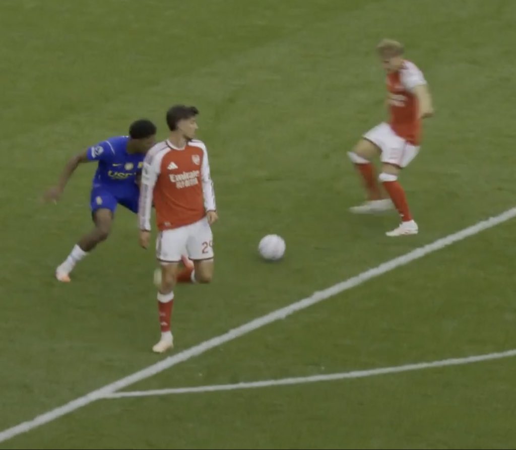 of_emile's tweet photo. Chelsea fans thought we’ve moved on from this because of international break 😂😂 https://t.co/dvUSuy4atT
