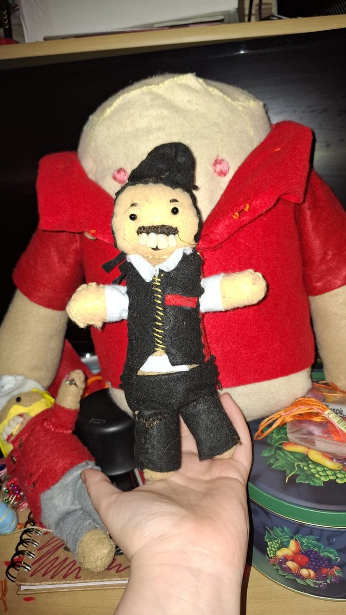 Carriecakes80's tweet photo. @vndrlinde Omg my lad Dave is Micah's biggest fan...he'd love this tooooo much. I'm struggling so much finding him Micah things for Christmas... These are some bits he made himself! #VanderBell 🙂 https://t.co/VqiaGlnRER