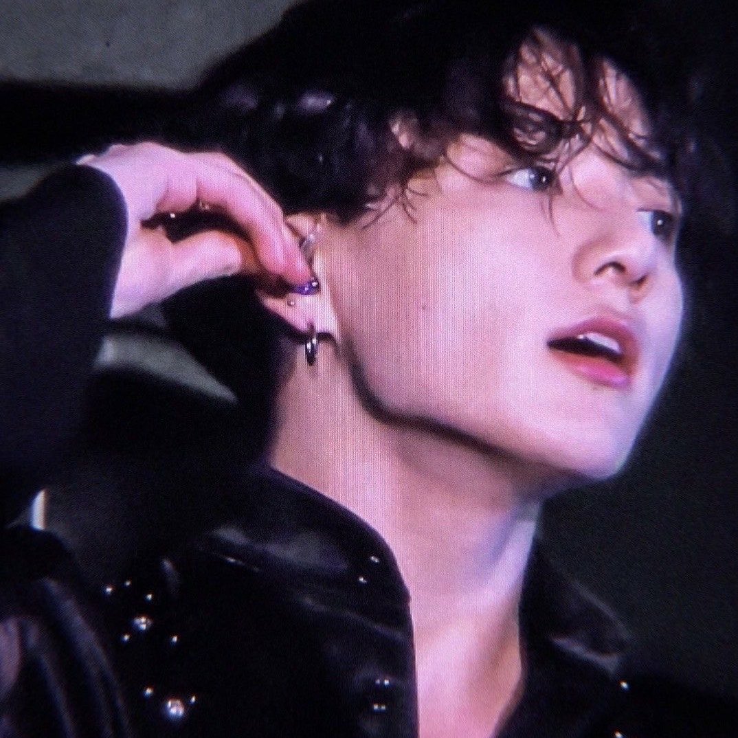 withgukk's tweet photo. Shaving jaws every year drag doesn’t work on Jungkook, better luck next time🤷🏻‍♀️. https://t.co/KrZnaw4ia9