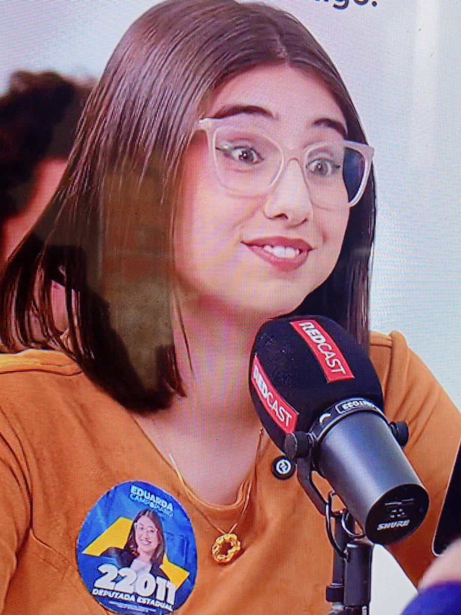 shasskuu's tweet photo. Eu odeio as caras e bocas q essa garota faz mds https://t.co/oGkz5wjpD5