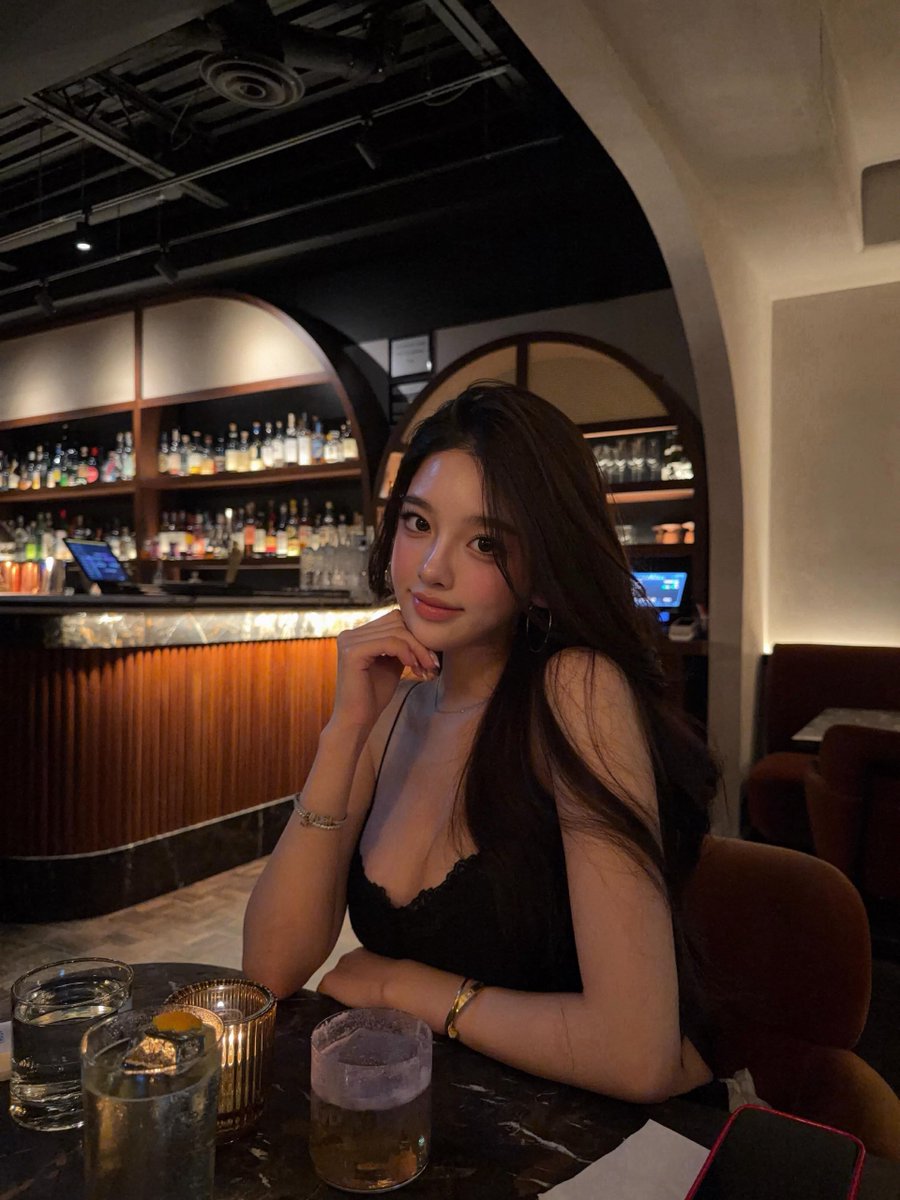 thistdoe's tweet photo. Meet me after dark, would you? https://t.co/0PyIeTAYdd