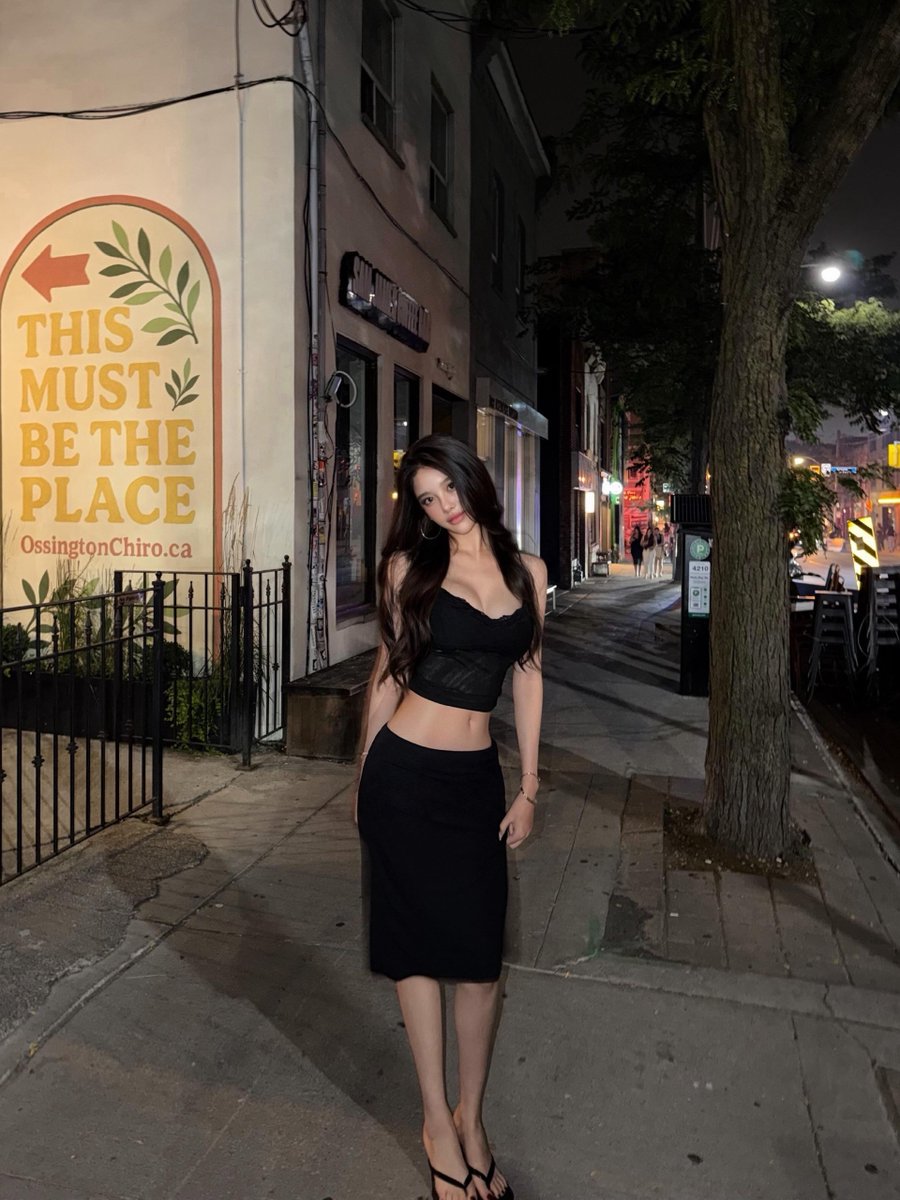 thistdoe's tweet photo. Meet me after dark, would you? https://t.co/0PyIeTAYdd