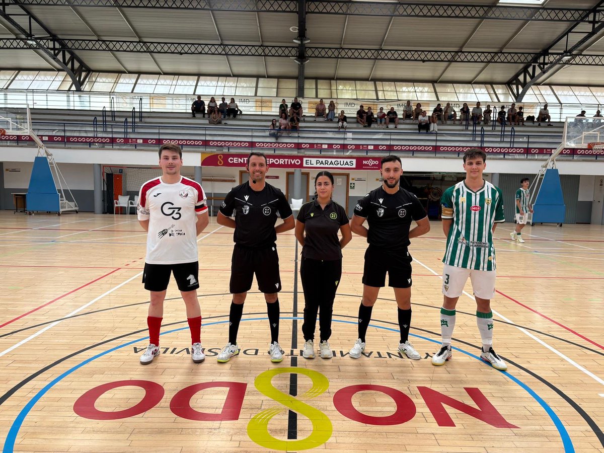 CoGAFS's tweet photo. 🏆 3ª División | Grupo 17 | Jª 3
👥 Juan José Mena / Jesús Gil
👤 Gema Encinas
@TrianaFS 🆚 @CordobaFutsal
#futsal #aretofutbola #futsalreferee #sevilla #cogafs https://t.co/zhQLegtYnX