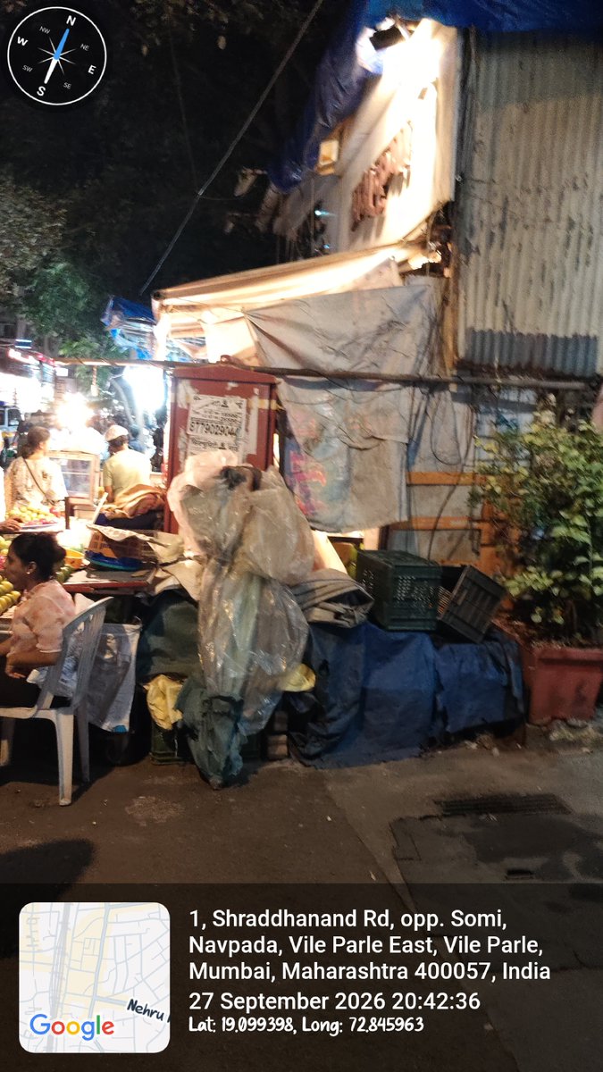 Nutrition1404's tweet photo. Foothpath sold to this stores?? @mybmc Or given on lease ? @mybmcSWM @MTPHereToHelp @mayor_mumbai @MumbaiPolice https://t.co/Oo1XMKNFkW