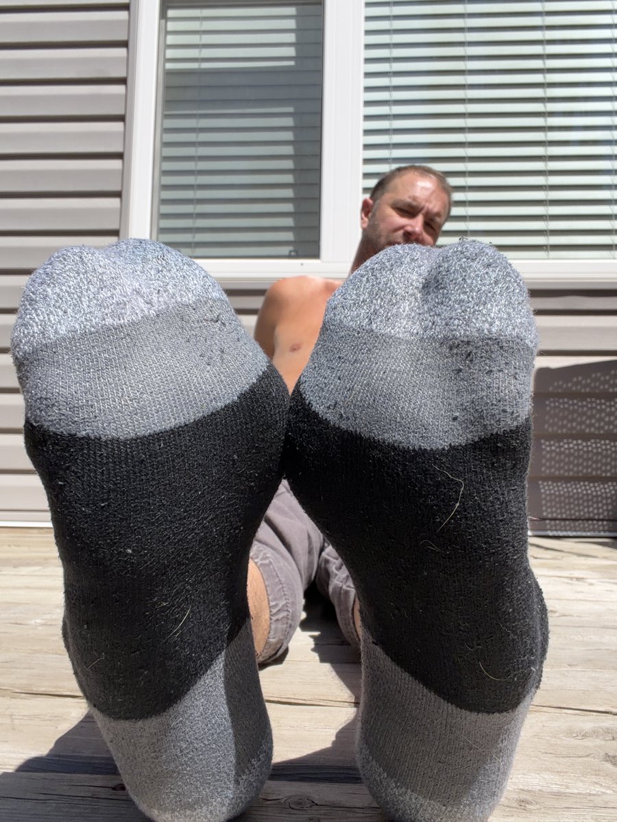 MagicSoles's tweet photo. Why do I wanna be your Step Dad? Catching you that first time and getting to ask... "Are you looking at my feet?" would be next-level. https://t.co/tCf3YwnJDX