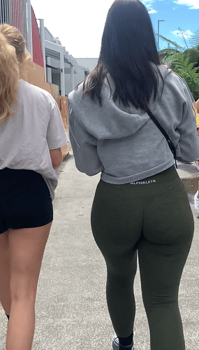 mtmTdot's tweet photo. Olive green leggings hugging that thick ass in the store 🔥
Round cheeks looking perfect from every angle
MORE IN BIO 🔗

#PAWG #candids #candid #creepshot https://t.co/cqFR5JV2wV