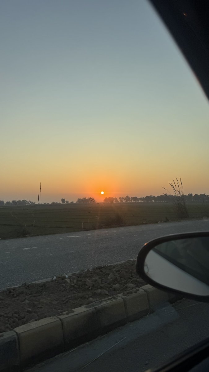 madil0573's tweet photo. Drop a picture of a sunrise/sunset! https://t.co/Tpiq4hs2WI