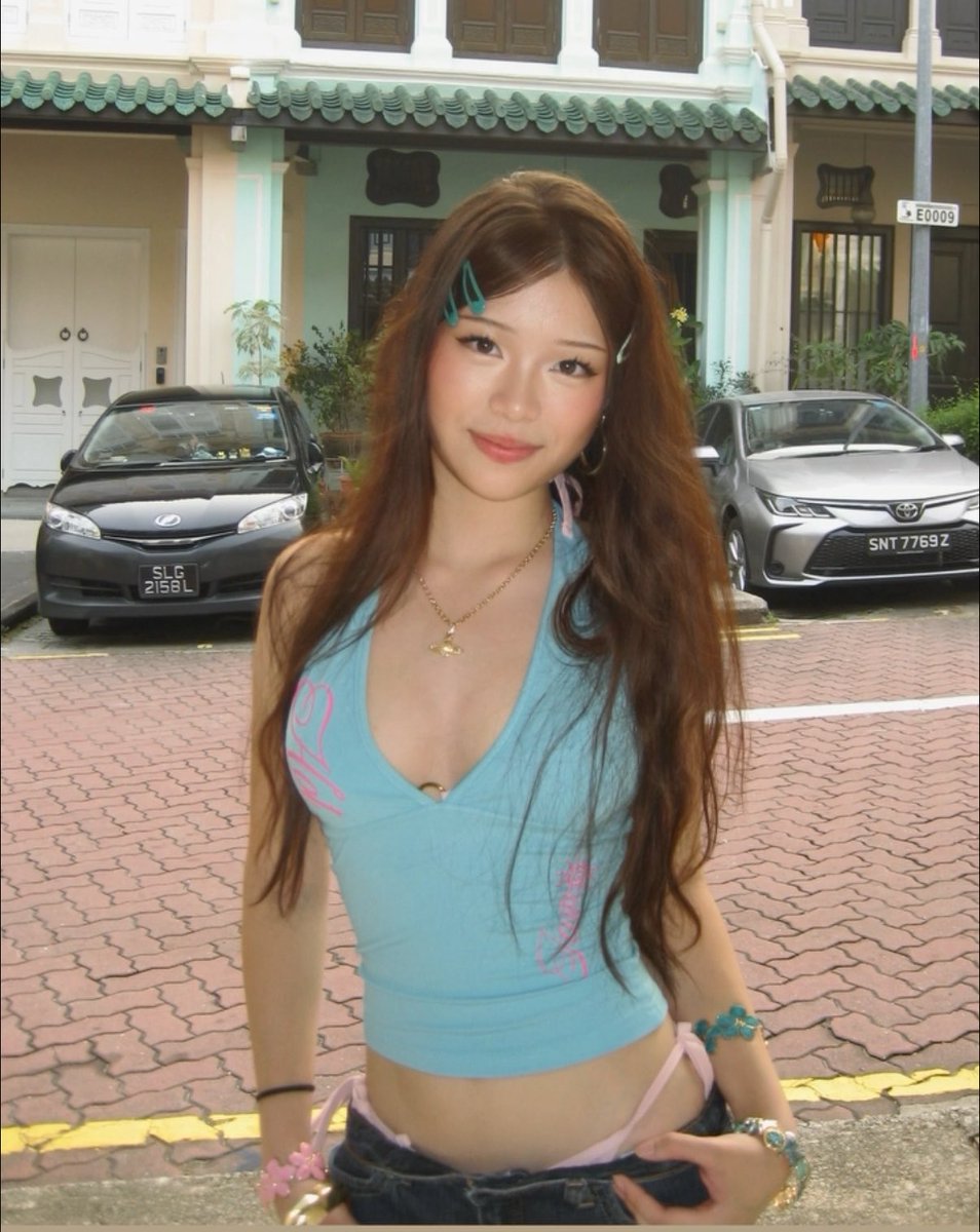 susmimilooloo's tweet photo. What would u guys do to her?? Ppl who know her irl and wanna lewd dm!! https://t.co/ffB9YfdKvL