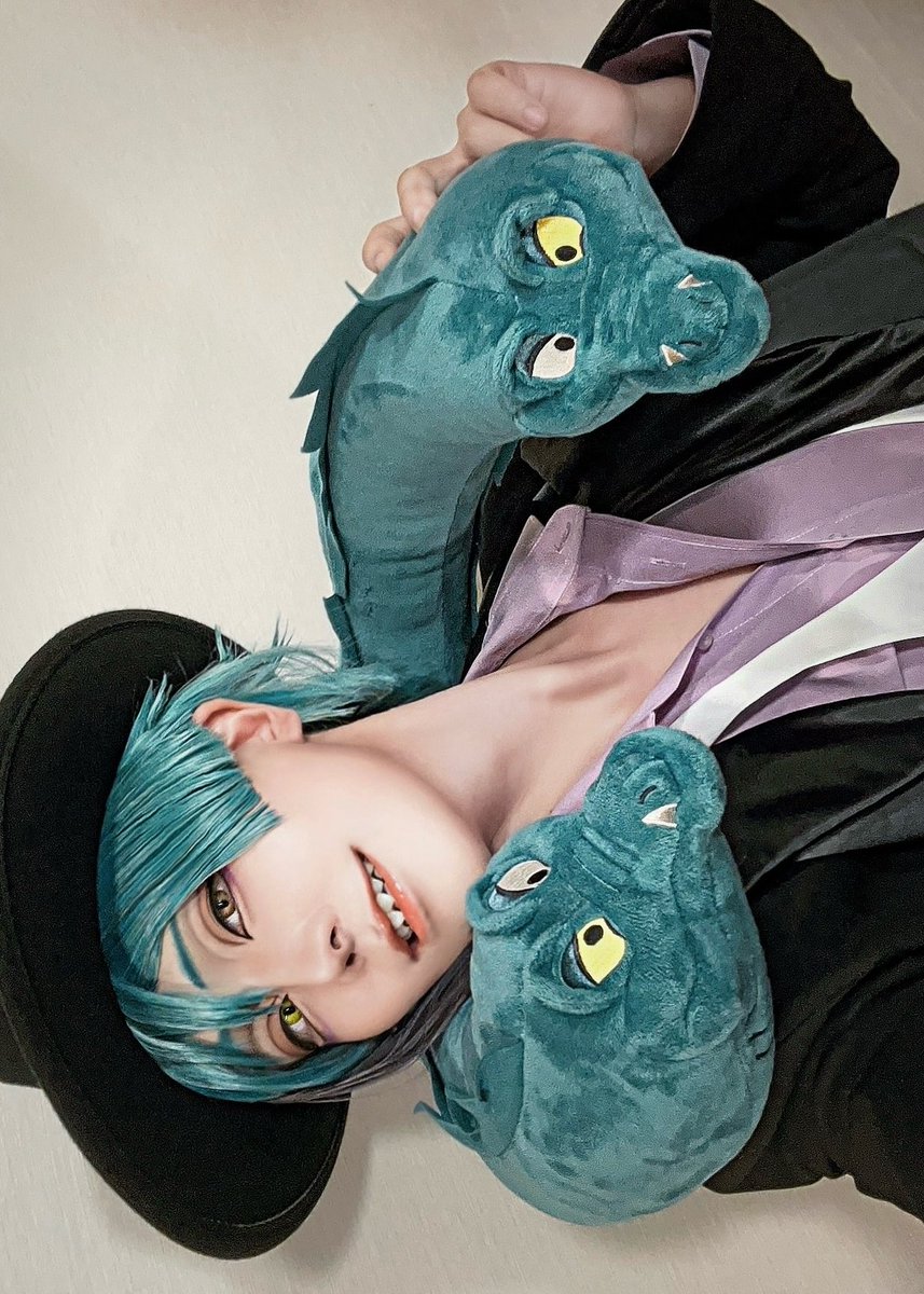 kotyakou's tweet photo. cos twst 🦈
ぬいちゃんたちと♡♡

絞められたいの？いいよぉ🎶 https://t.co/w8JwmRnAT9