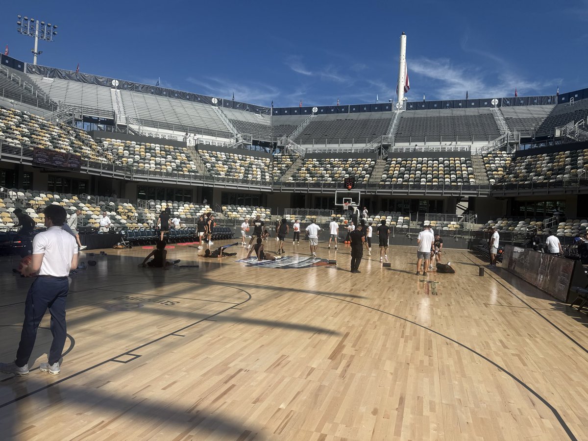 GoodmanHoops's tweet photo. Perfect day for the first college hoops exhibition games of the year here at Credit One Stadium in Charleston. 

80 degrees, been no rain for days. 

Virginia-Vandy tips off at noon, then Charleston-Citadel and South Carolina-Charleston women. https://t.co/wQzOpyVN3I