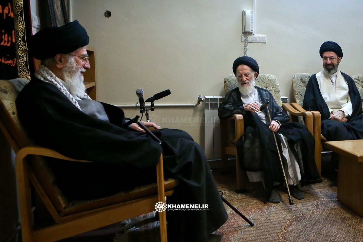 khameneinews's tweet photo. ویژه؛ انتشار برای نخستین‌بار

قابی دیده نشده از دیدار حضرت آیت‌الله العظمی شهید سیّدعلی خامنه‌ای و مرحوم حضرت آیت‌الله العظمی شبیری زنجانی رضوان‌الله‌علیهما در فروردین ۱۳۹۴ در شهر مقدّس قم. رهبر معظم انقلاب اسلامی حضرت آیت‌الله سیّدمجتبی خامنه‌ای نیز در این دیدار حضور داشته‌اند. https://t.co/MY3EuC3v9q