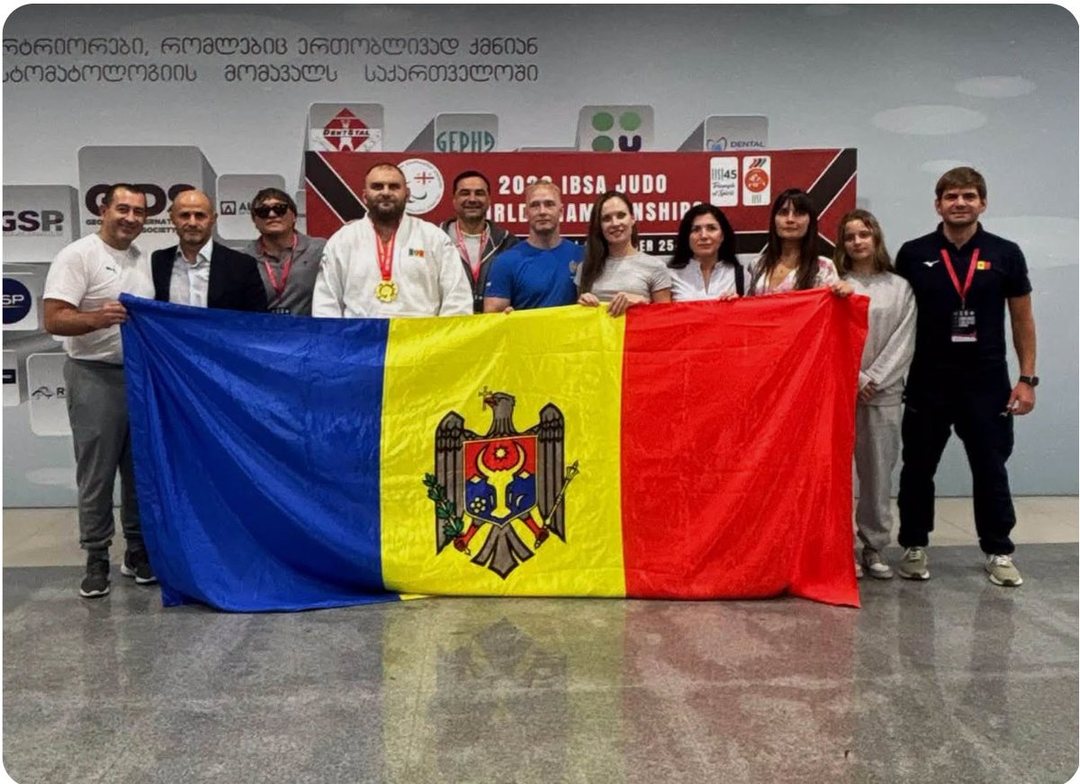 Luciasmithsx's tweet photo. Ce veste! 🇲🇩 Ion Basoc este campion mondial la para-judo, iar Moldova obține primul său aur mondial într-o probă paralimpică. Chiar ai de ce să fii mândru când vezi astfel de performanțe. Felicitări! 🥇
#Moldova #IonBasoc #ParaJudo https://t.co/rXQumTIKNV