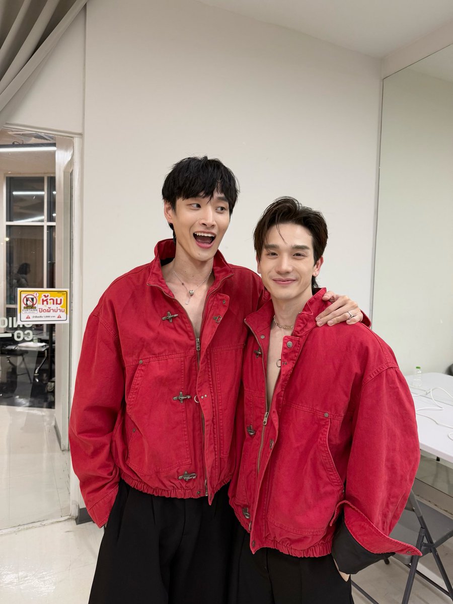 bunnylazzz's tweet photo. พี่ตงเคยบอกว่าบอสเป็นคนที่อบอุ่นมากๆ
เชื่อเลยสัมผัสได้จากสิ่งที่น้องทำให้
ขอบคุณบอสเหมือนกันนะที่เข้ามาทำให้พี่ตงยิ้มได้เยอะขึ้น เป็นเซฟโซนที่ดีของกันและกัน
แบบนี้ไปนานๆเลย��ะคับ (づ๑•ᴗ•๑)づ🎂🍀🎀

TONGTONG GLOWING AT 31 

#Happy31stTongTong 

#BossTong #bossirr #tongtong https://t.co/YYZFVlsZWr