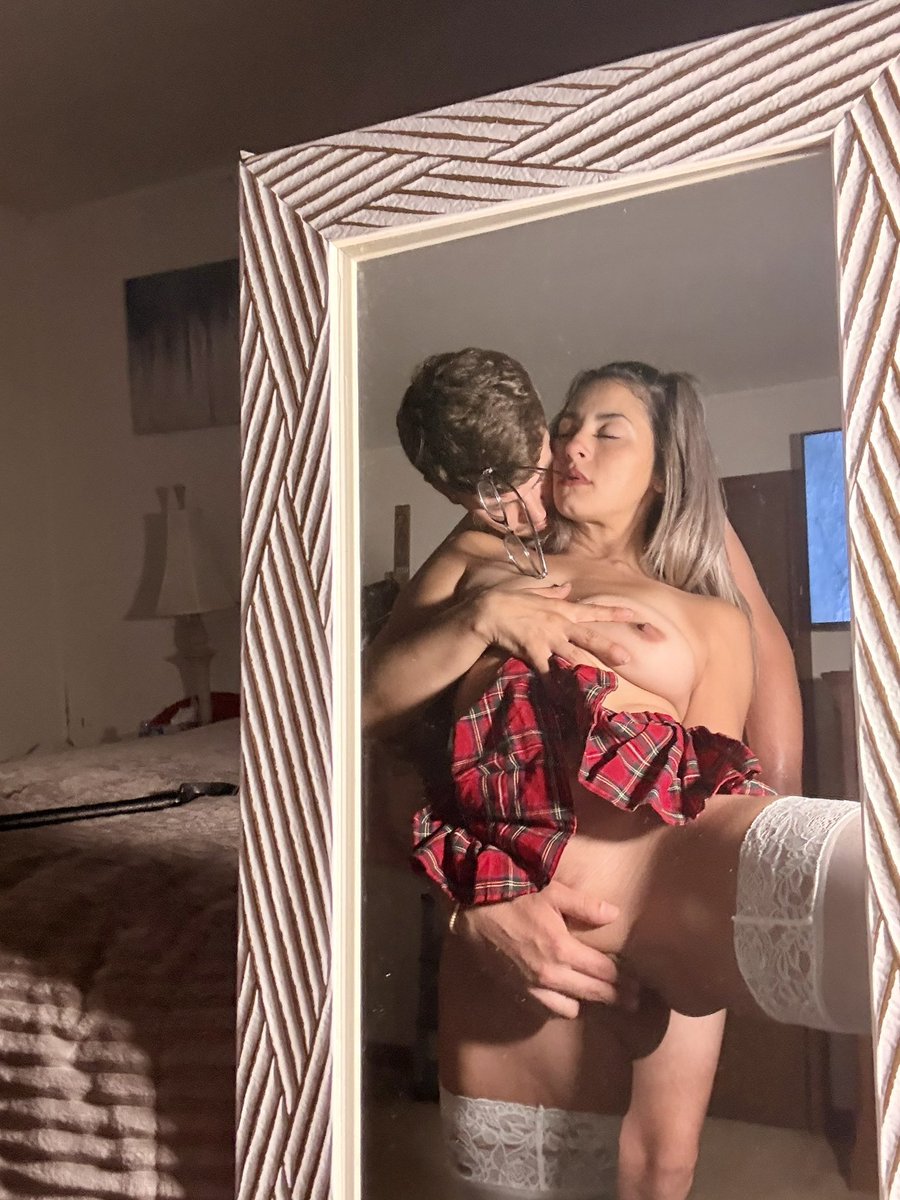 JustNeexo's tweet photo. My favorite place is next to you! 🌹😜
✨https://t.co/hltelLfmeo 💦💦👅
#onlyfans #latina #couplescontent #hotwife #porn #pornhub #pussy #redtube #brazzers #fansly #checkitout #OnlyFansTease #realloyalfans #hotmom https://t.co/nfZmV39gOD