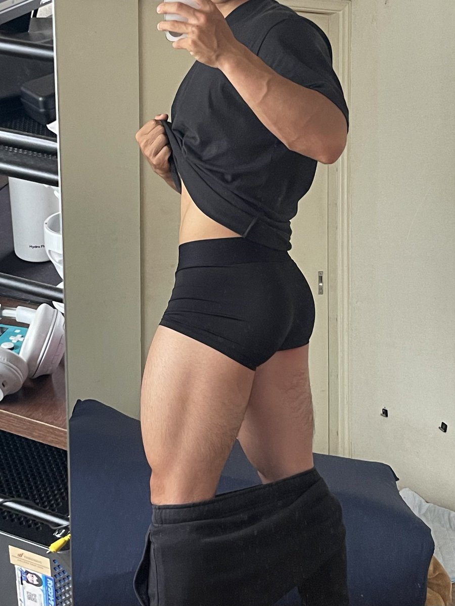 AndiNickyy10's tweet photo. Siapa yang setuju body seperti ini masuk kategori ideal? 🔥

fokus pada otot kaki tebal, perut six-pack, dan bokong yang terlatih. Charming ✨️ https://t.co/q0PY10gvdu