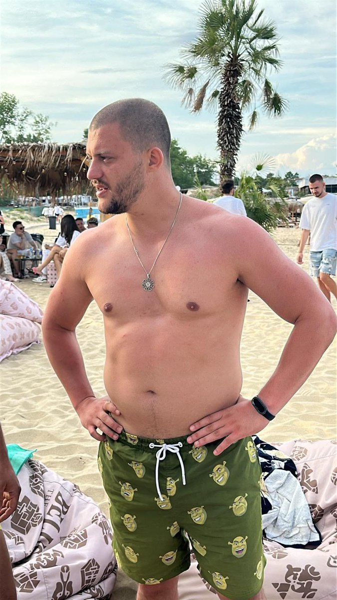 VeselinIliyanov's tweet photo. Summer vibes 2 months ago. I wish it could be summer again. Vitamin D is easy to be maxed. Now it’s all cloudy and cold.
#summer #gym #sea #me https://t.co/XroyJxSv65