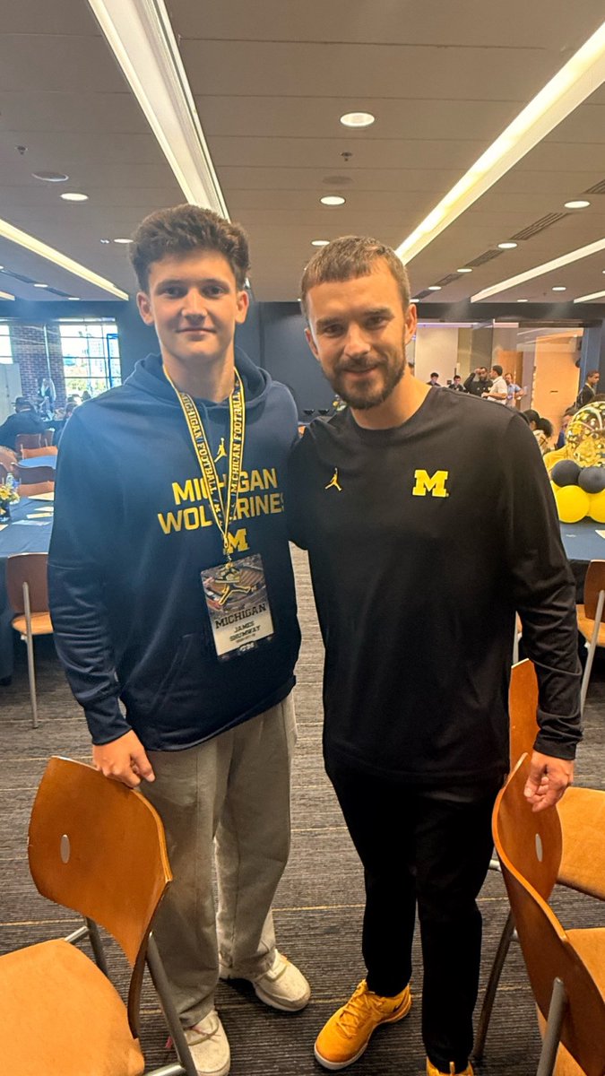 JamesShumway_QB's tweet photo. Thank you @UMichFootball for an amazing experience! I look forward to coming back & spending time more time w/ the staff. @Coach_Beck7 @COACHKDJR 

@OremFBOfficial @CoachAndyStokes  @CoachDanny10 @CoachReyes_ @BlairAngulo @BrandonHuffman @GregBiggins @adamgorney @ChadSimmons_ @TomLoy247  @Hayesfawcett3
