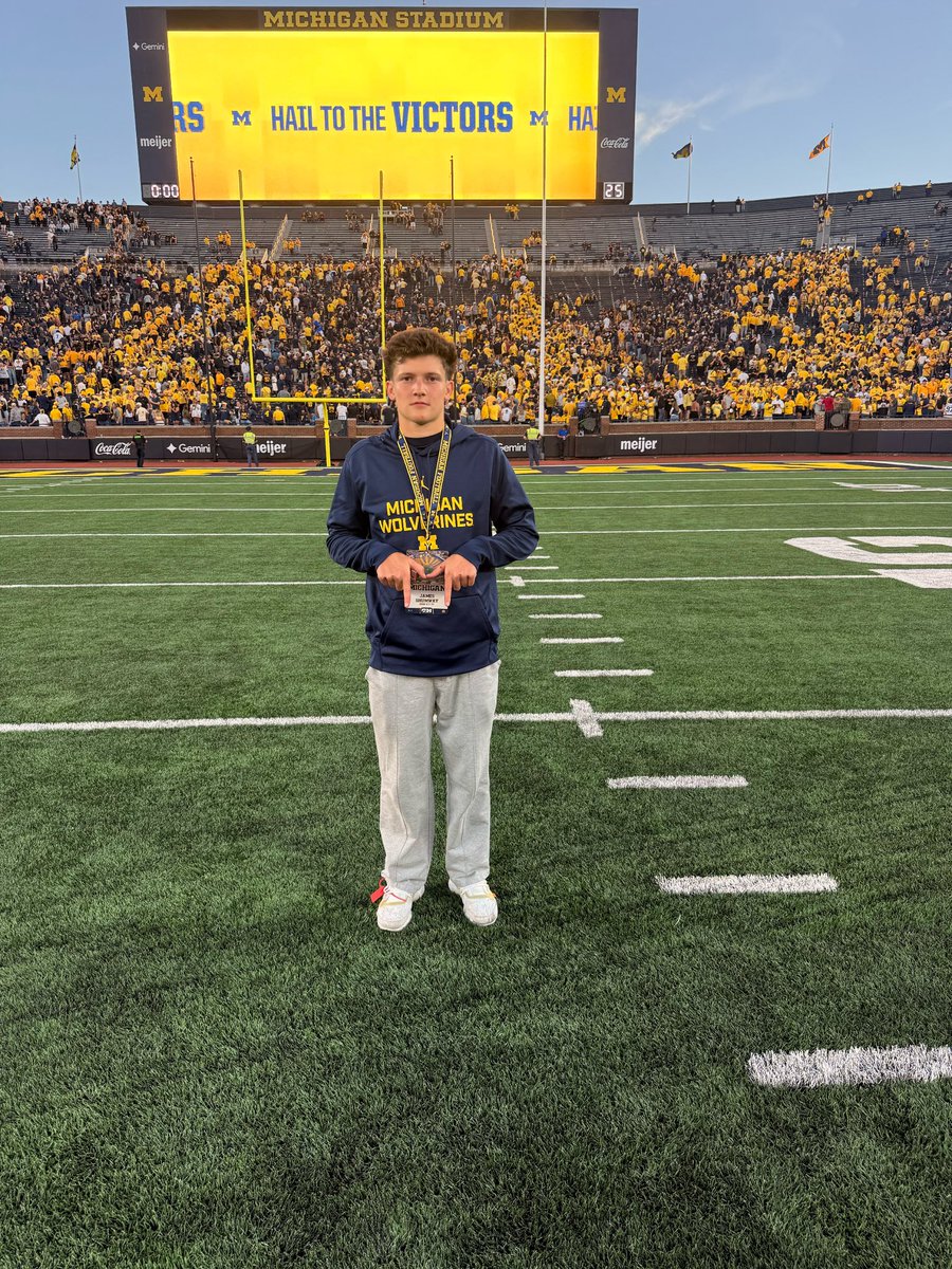 JamesShumway_QB's tweet photo. Thank you @UMichFootball for an amazing experience! I look forward to coming back & spending time more time w/ the staff. @Coach_Beck7 @COACHKDJR 

@OremFBOfficial @CoachAndyStokes  @CoachDanny10 @CoachReyes_ @BlairAngulo @BrandonHuffman @GregBiggins @adamgorney @ChadSimmons_ @TomLoy247  @Hayesfawcett3