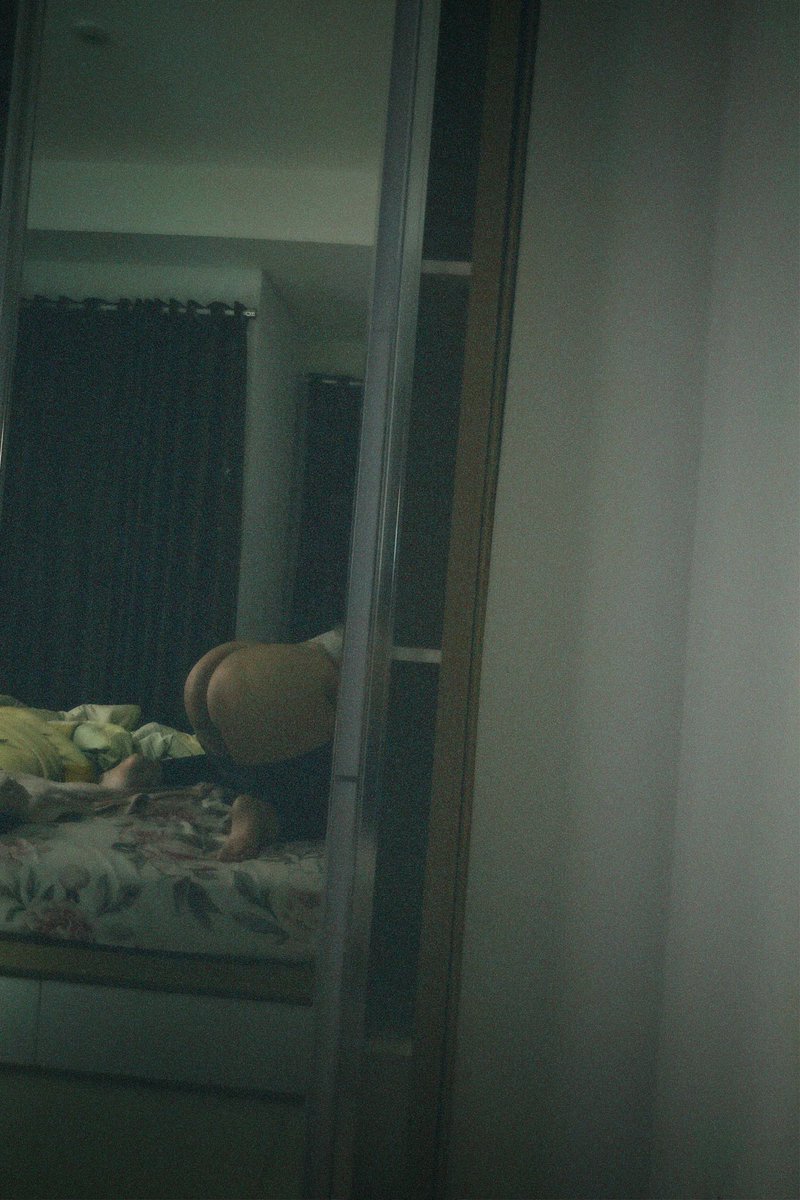 anlovesco's tweet photo. buka galeri dazz cam nemu foto pose begini pake celana lari??????? aneh https://t.co/x3ImKOITXz