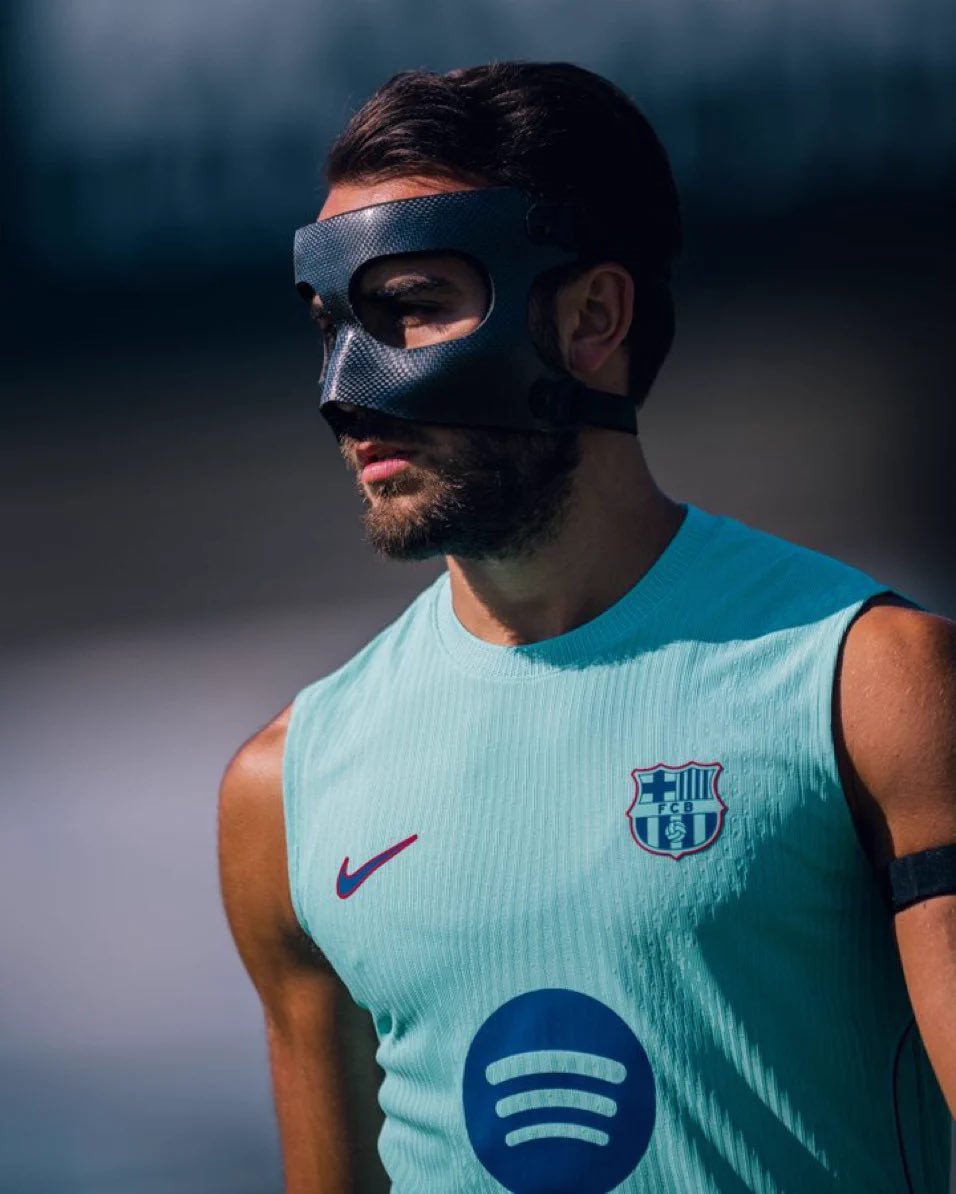 MesBlaugrana's tweet photo. 🚨🚨🚨 ERIC GARCÍA QUITTE LA SÉLECTION :

Le défenseur du Barça ressent une gêne au genou gauche. Après les examens, il a été décidé de le préserver et de le libérer du rassemblement.

Il va désormais rentrer à Barcelone par précaution. [@SEFutbol] https://t.co/uFQ9azzLbP