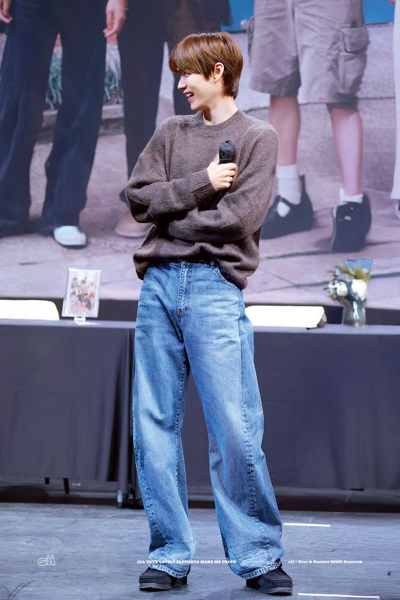bemynextone3's tweet photo. 은석님 공짜옷을위해 빨리  패션브랜드광고 ㄱㄱ 연락주세요   트레이닝복만구매하지만   프레임은 180모델인남자입니다 https://t.co/nuKoLjhONM