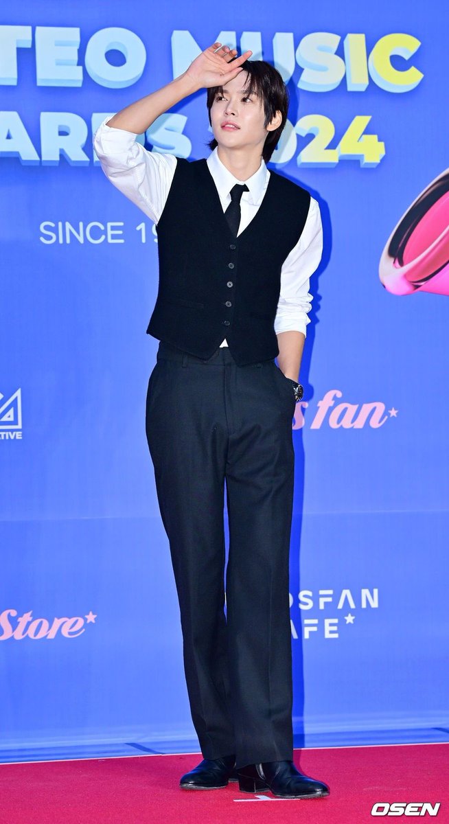bemynextone3's tweet photo. 은석님 공짜옷을위해 빨리  패션브랜드광고 ㄱㄱ 연락주세요   트레이닝복만구매하지만   프레임은 180모델인남자입니다 https://t.co/nuKoLjhONM