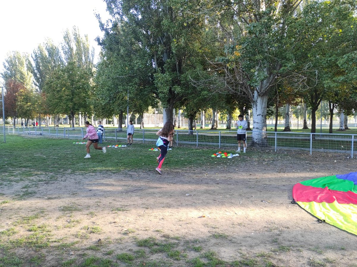 IES_Mateo's tweet photo. Diversión en la naturaleza! 
Un día diferente para #1ESO en La Aldehuela 
Jornada de acogida organizada por  Tutores, Dpto. de Orientación y Dpto. de Educación Física con #TSEAS 

Actividades para compartir y conocernos mejor  #IESMateo_Hdez
@educacyl https://t.co/yIzeQOajH7