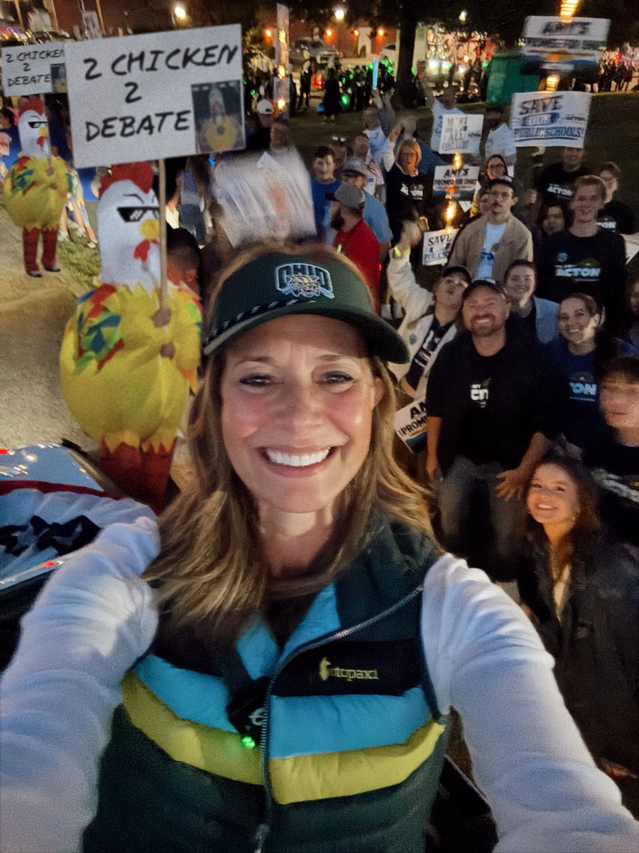 ohiogop's tweet photo. Great still captured as last night's Jackson Apple Festival 🍎🐔 https://t.co/yKHF9udo33