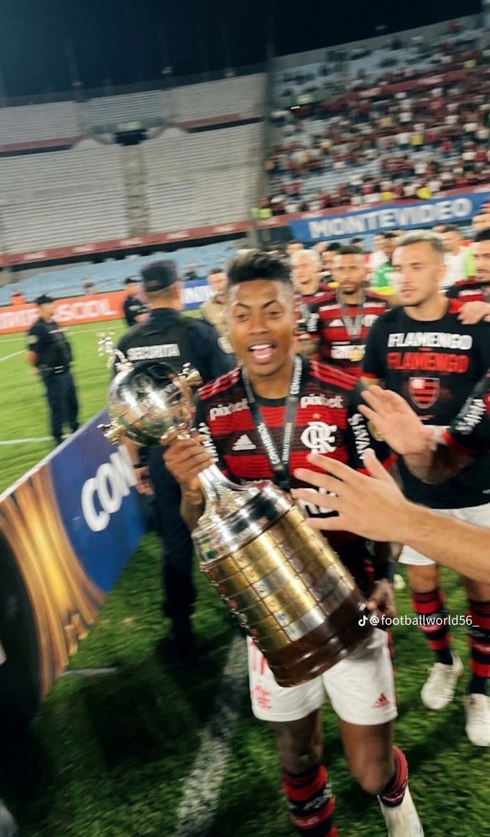 flascott10's tweet photo. me deixe viver isso uma última vez, senhor, antes que o futebol brasileiro vire várzea. https://t.co/5bzLw6MntK