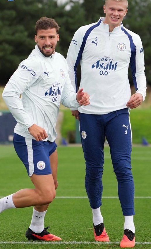 RaymonMind's tweet photo. Sorry, Ruben Dias 😭
But today, Haaland comes first. My guy is playing with Ronaldo I have to support him! 🐐🇳🇴🩵 https://t.co/VWJmxdmHrN