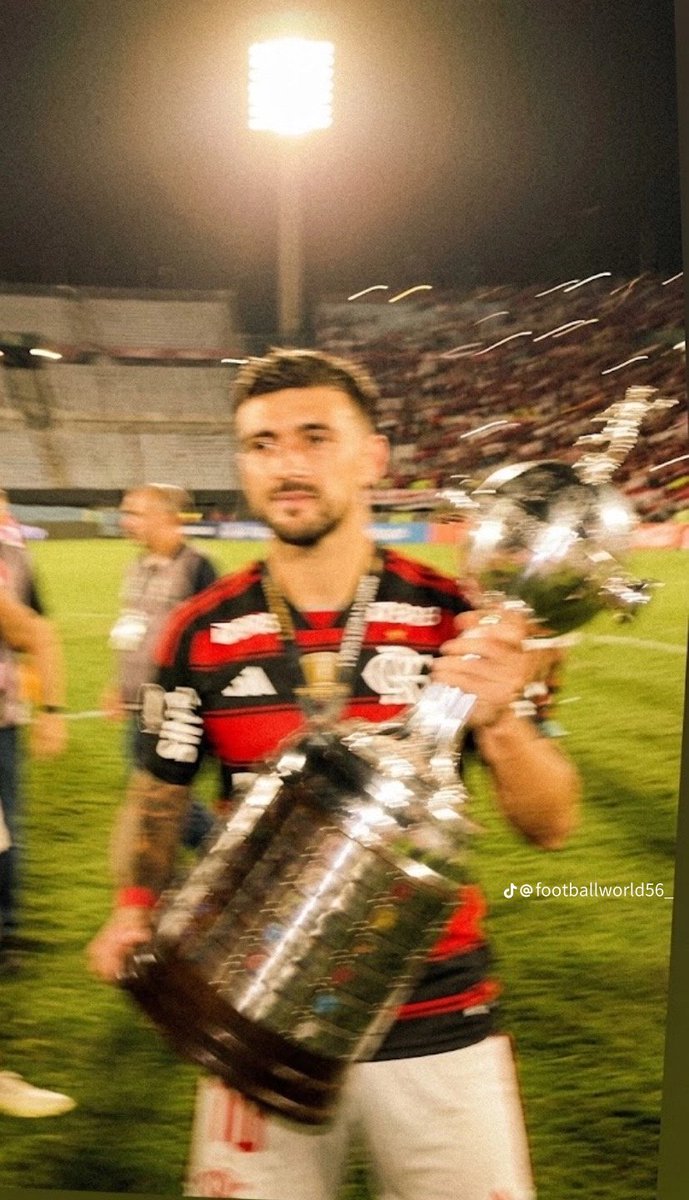 flascott10's tweet photo. me deixe viver isso uma última vez, senhor, antes que o futebol brasileiro vire várzea. https://t.co/5bzLw6MntK
