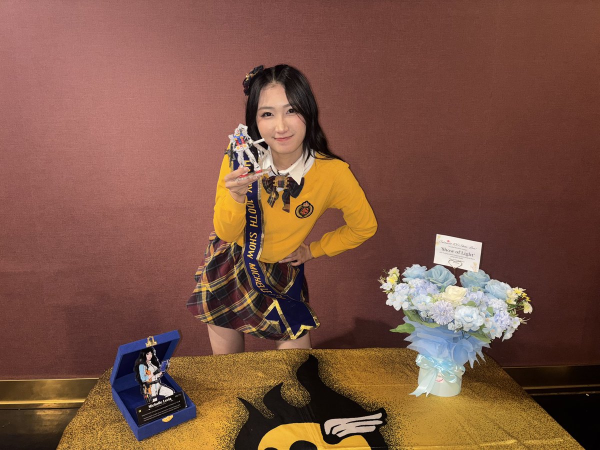 Levi_JKT48's tweet photo. TERIMA KASIII UNTUK SHOW HARI INIII MAN TEMANNN!! aku seneng banget bisa show ke 101 akuu dan merayakannya bareng kaliannn!! terima kasii banyak yaa untuk project projectnya mau online/offline aku SUKAA SEMUAA kaliann kerenn dan hebat bangett!! temenin aku terus yaa sampe beribu ribuuu shownyaa heheee.. jangan lupa #LevReport nya yaaa dan selamat istirahat!! 💛💛💛💗💗💗😚😚😚