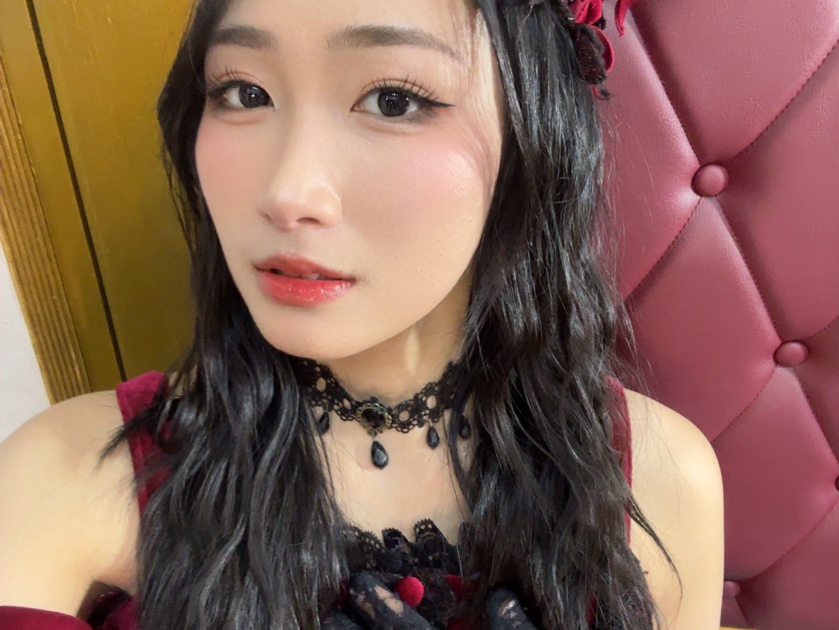 Levi_JKT48's tweet photo. TERIMA KASIII UNTUK SHOW HARI INIII MAN TEMANNN!! aku seneng banget bisa show ke 101 akuu dan merayakannya bareng kaliannn!! terima kasii banyak yaa untuk project projectnya mau online/offline aku SUKAA SEMUAA kaliann kerenn dan hebat bangett!! temenin aku terus yaa sampe beribu ribuuu shownyaa heheee.. jangan lupa #LevReport nya yaaa dan selamat istirahat!! 💛💛💛💗💗💗😚😚😚