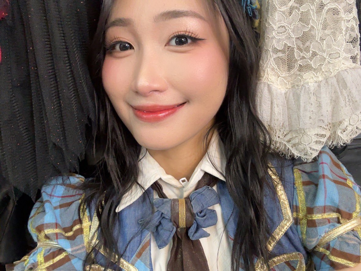 Levi_JKT48's tweet photo. TERIMA KASIII UNTUK SHOW HARI INIII MAN TEMANNN!! aku seneng banget bisa show ke 101 akuu dan merayakannya bareng kaliannn!! terima kasii banyak yaa untuk project projectnya mau online/offline aku SUKAA SEMUAA kaliann kerenn dan hebat bangett!! temenin aku terus yaa sampe beribu ribuuu shownyaa heheee.. jangan lupa #LevReport nya yaaa dan selamat istirahat!! 💛💛💛💗💗💗😚😚😚