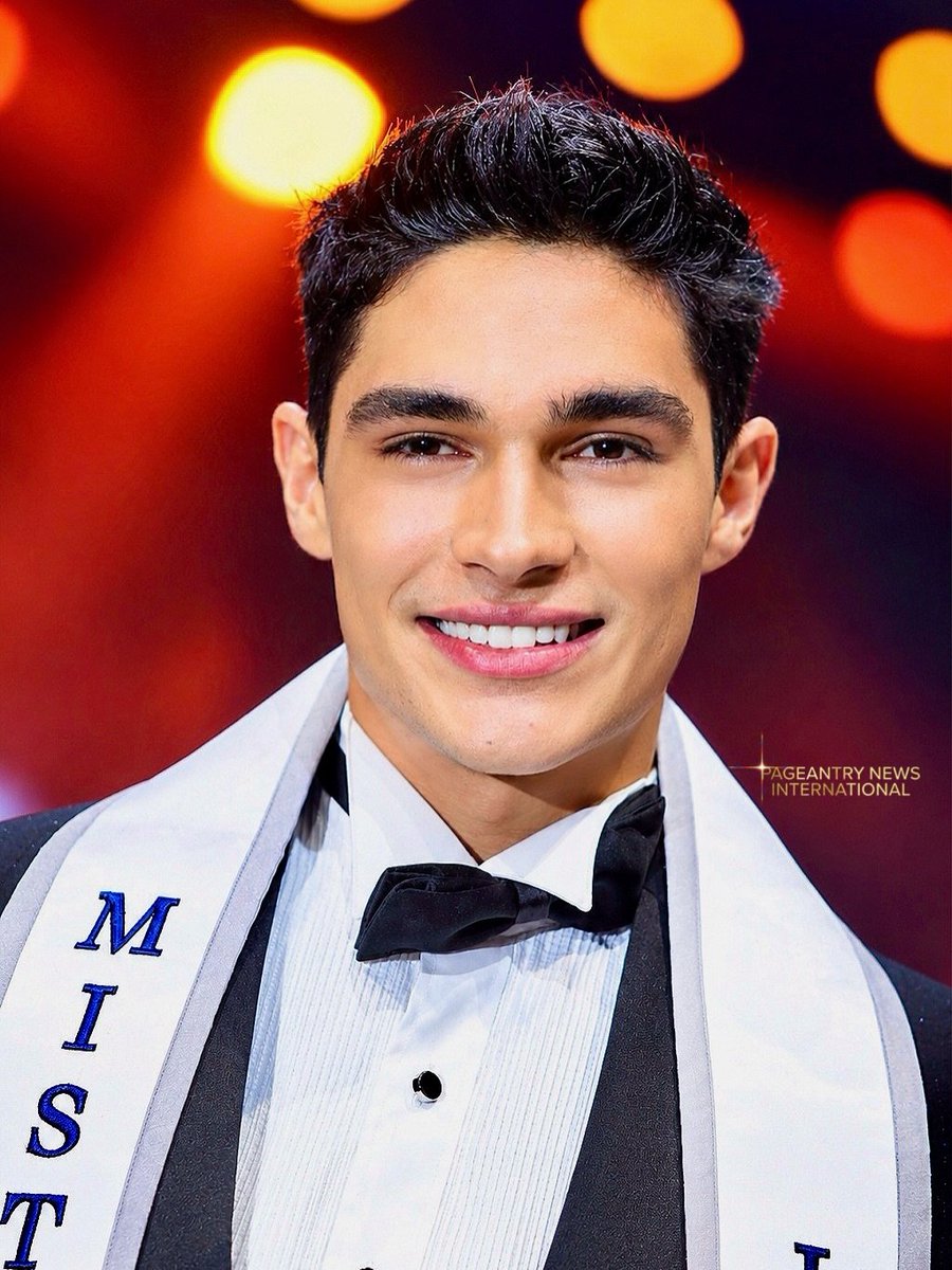 uncafeconchris's tweet photo. 🚨 El modelo mexicano Andrés Briseño (@andresbrisen), representante de la organización @mrmodelmexico, ha hecho historia al consagrarse oficialmente como el nuevo Mister International 2026.
#MisterInternational2026 #AndresBriseño #MrModelMexico #MisterMexico #uncafeconchris https://t.co/OZkLx4hH48