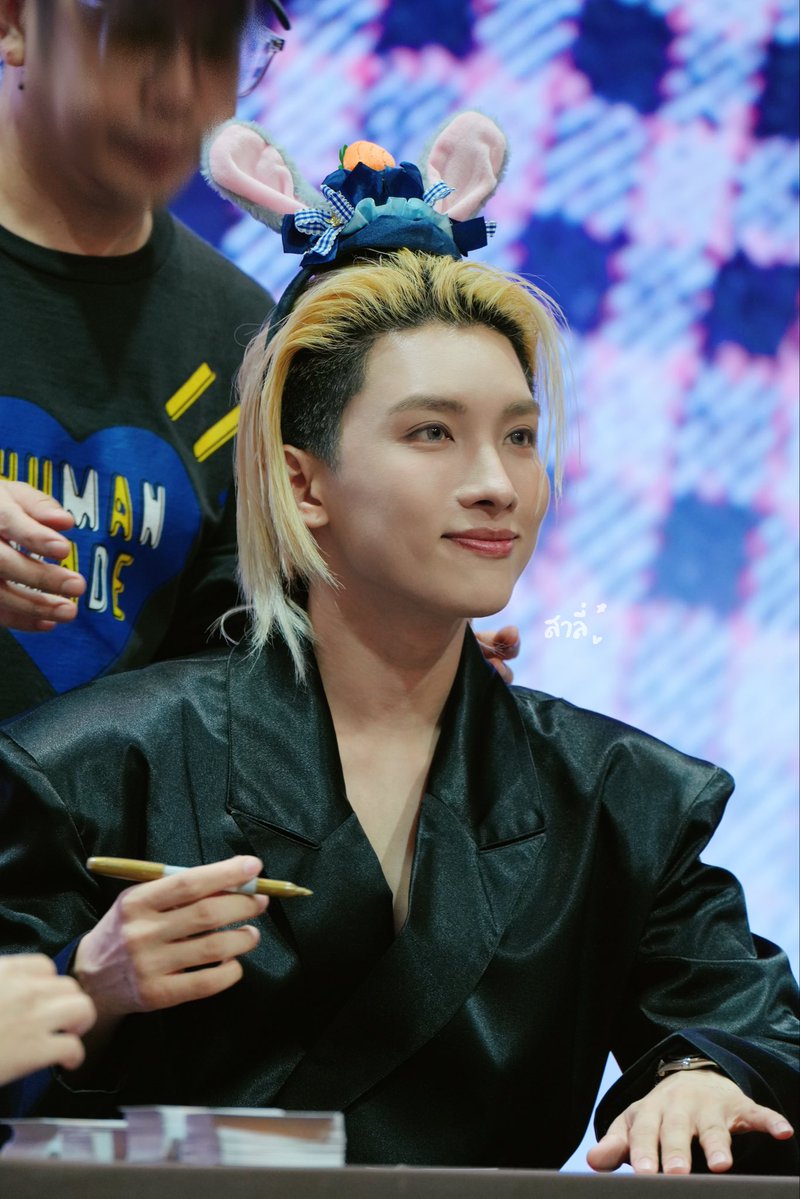 weirdo_sally's tweet photo. Bun bun police🐰👮🏻
Noeul Fansign In Macau
#NoeulFSMemoryInMO
#NoeulNuttarat #MagentaBoy #BoNoh https://t.co/cnL5woz89T