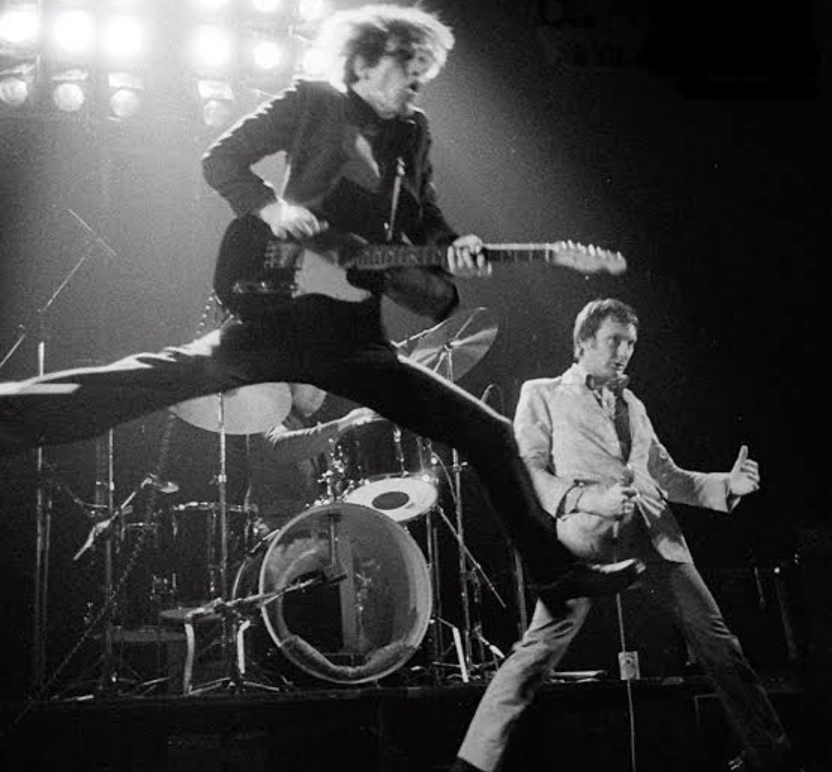 C_E_S_K's tweet photo. vibeing 🎸🥁🎙️🎸

#Pubrock
#Punkblues
#Wilko
#LeeBrilleaux
#鮎川誠
#MickGreen

Dr.Feelgood "Roxette" (Live)

https://t.co/LS5o2uCFQX https://t.co/F793IBKDAz