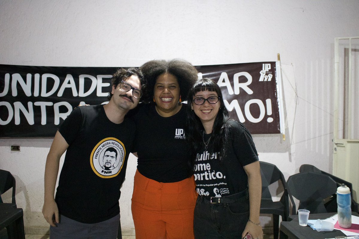 bloomingJAV's tweet photo. colinha definitiva / eu com meu amor e nossa presidenta 🤍🖤

apenas o Socialismo pode ESMAGAR o fascismo! 🆙8️⃣0️⃣🚩 https://t.co/UFzme6dWEo