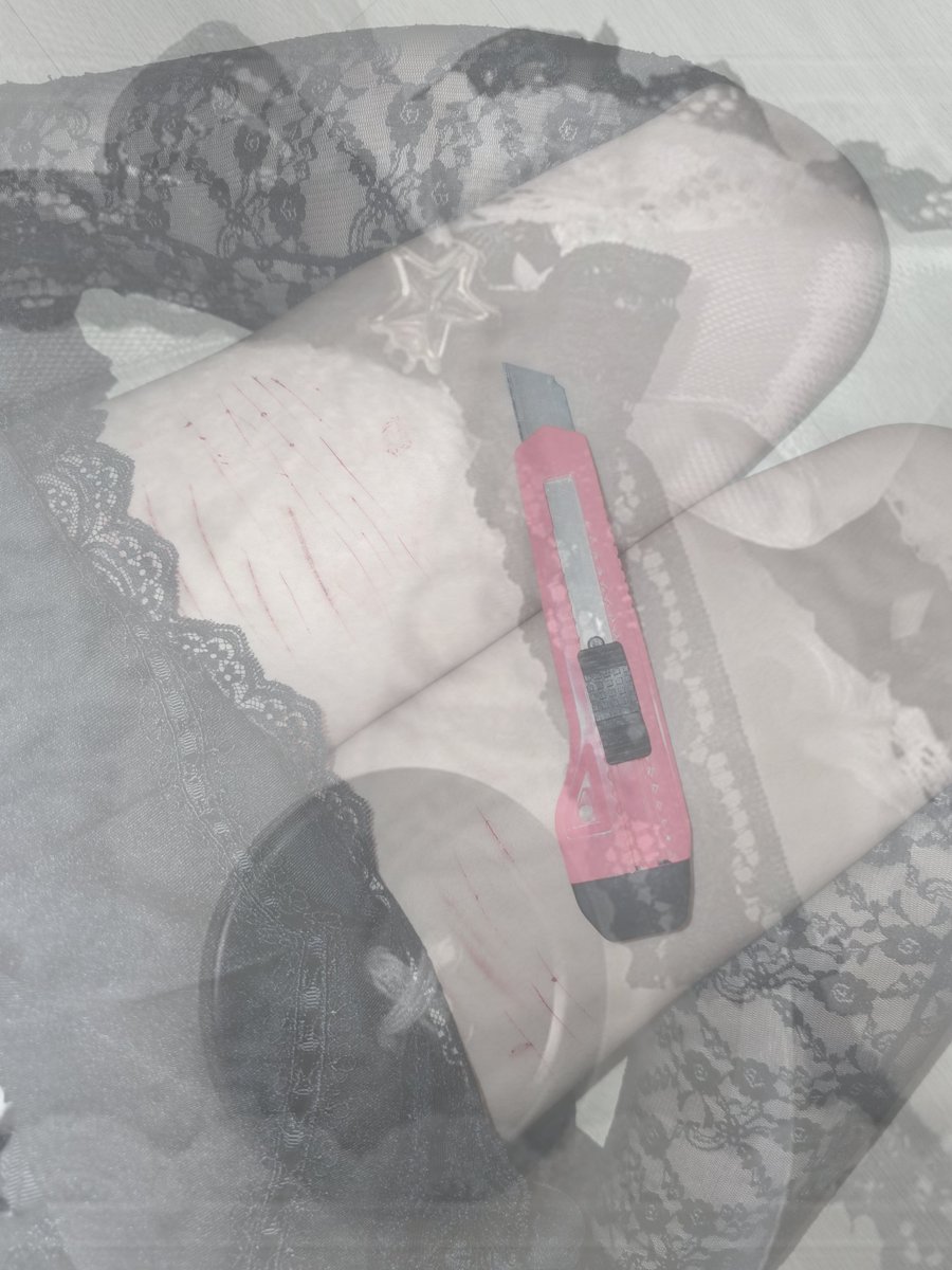 rotangelflesh's tweet photo. six Halloween makeup with red paint scratches 

it stings >< 

#988twt #shhtwt #slittwt https://t.co/0yJWZLuqHL